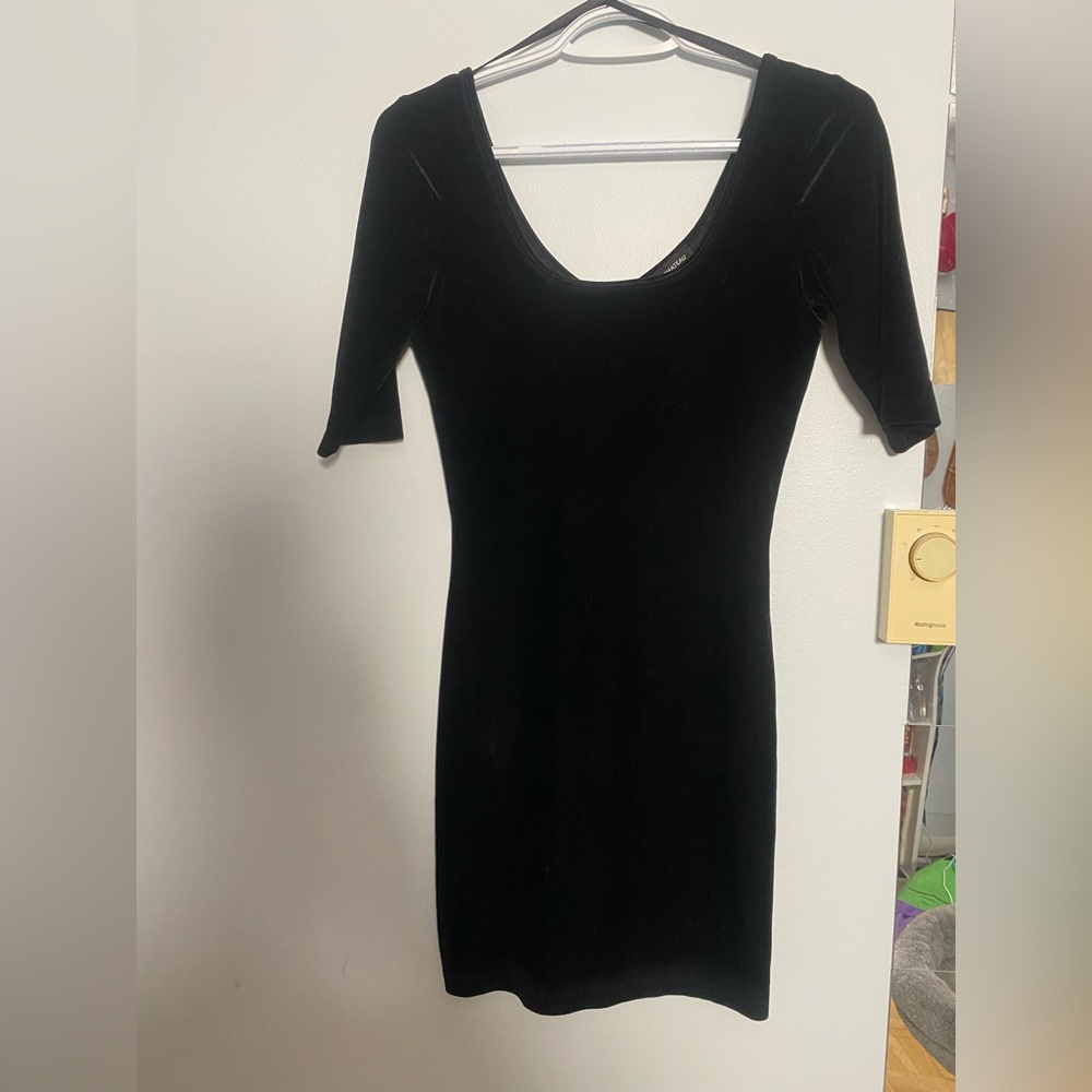 ❤️❤️ 3 for $50 Black velvet dress
